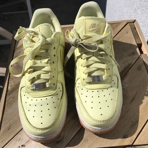 Womens AIR FORCE 1 LOW